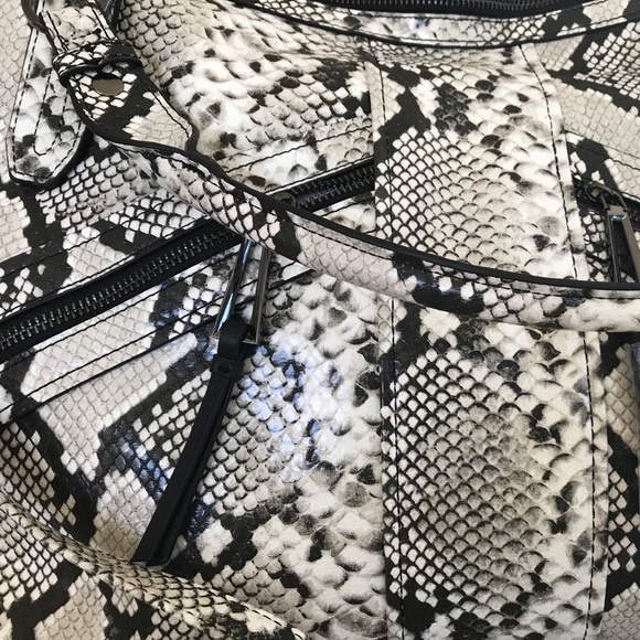 *SOLD* Jessica Simpson Handbag, Blk/Wht Snakeskin - Picture 7 of 13